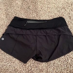 Lululemon 2.5” speed up shorts